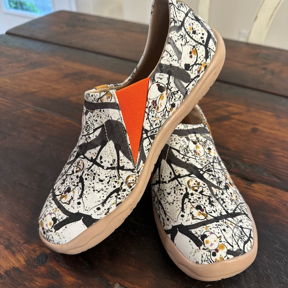 UIN SHOES- size 9.